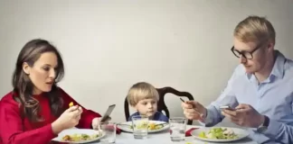 Endişelenmeniz Gereken Çocuklarınızın Değil Sizin Ekran Başında Ne Kadar Zaman Geçirdiğiniz!