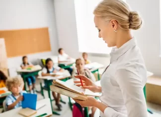 Bir Öğretmen Anlatıyor: Ortaokul Öğrencilerime Neden Kitap Okuyorum?