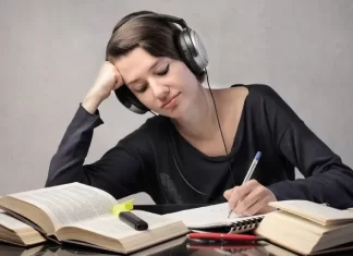 Çalışırken Müzik Dinlemek Dikkatimizi Dağıtır mı?